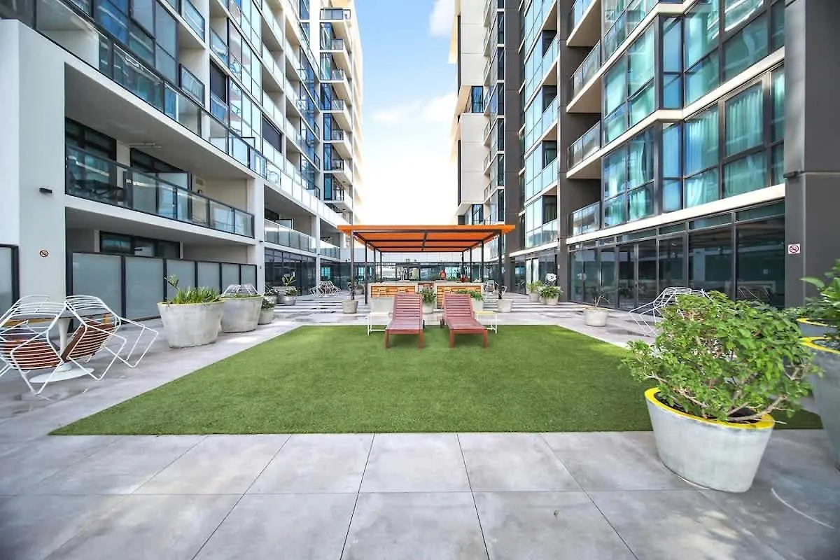 Beautiful 2Br Apt At Adelaide Cbd With Pool-Gym-Bbq